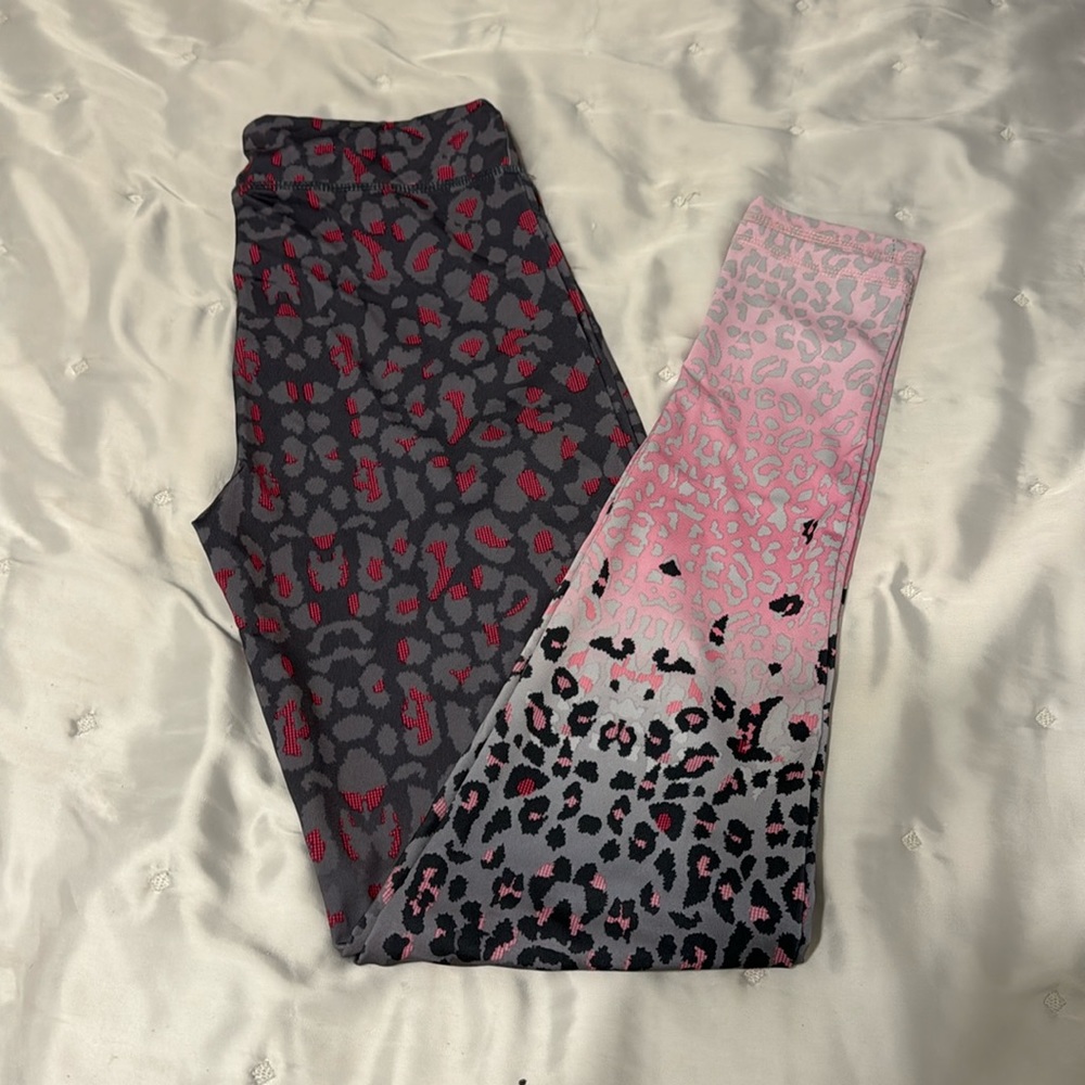 Stay Cool, light fit, Fun pink and grey leopard print leggings